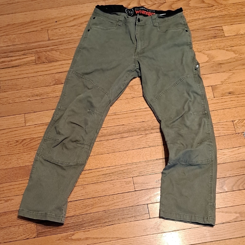 Wrangler Men's Olive Green Pants